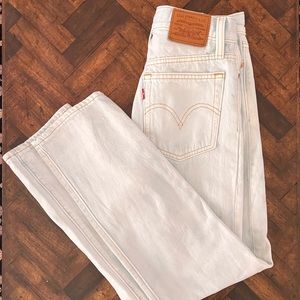 LEVI’s jeans wedgie straight leg- very light wash.